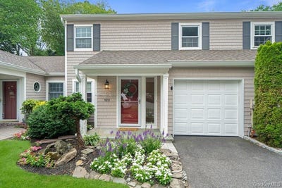 /international/us/122-corral-lane-bay-shore-ny-110119409489/