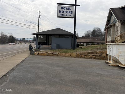 /international/us/416-volunteer-parkway-bristol-tn-110106127741/