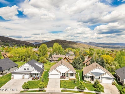 /international/us/1258-n-canyon-view-road-midway-ut-110108027035/