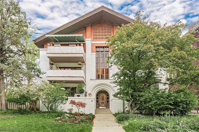 /international/us/2577-overlook-road-cleveland-heights-oh-110108077223/