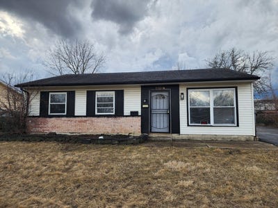 /international/us/17216-peach-grove-lane-hazel-crest-il-110106812734/