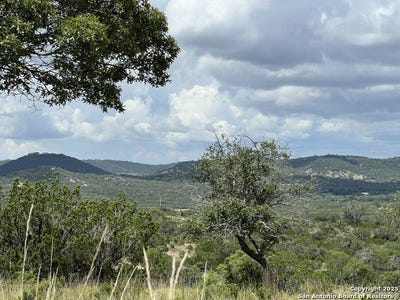 /international/us/973-dead-poacher-bandera-tx-110098460399/