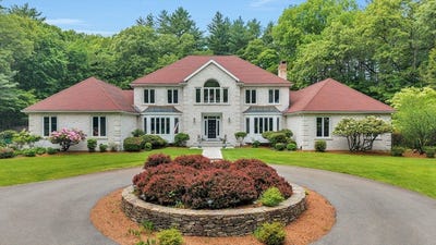 /international/us/784-strawberry-hill-rd-concord-ma-110108470511/