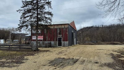 /international/us/409-s-4th-street-readstown-wi-110107211152/
