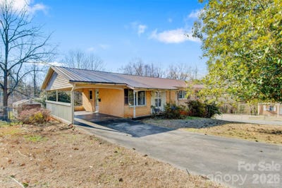 /international/us/24-w-berkley-street-granite-falls-nc-110107379593/