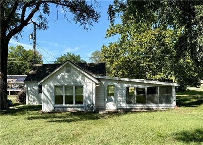 /international/us/215-w-3rd-street-tonganoxie-ks-110119912759/