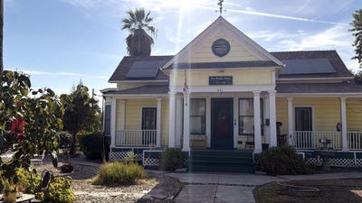 /international/us/601-n-encina-street-visalia-ca-110120738991/