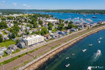 /international/us/185-main-street-east-lyme-ct-110105727639/