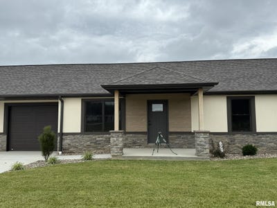 /international/us/2825-n-23rd-street-quincy-il-110100996377/