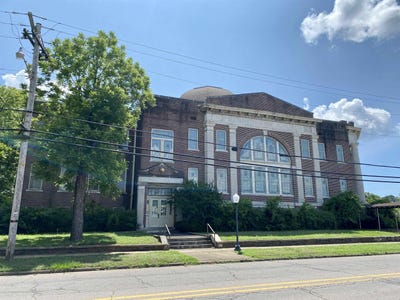 /international/us/212-n-college-clarksville-ar-110100245845/
