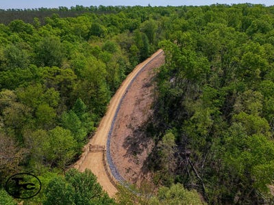 /international/us/ugly-creek-rd-duck-river-tn-110107799965/
