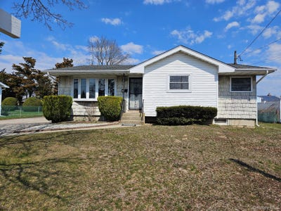 /international/us/63-voorhis-drive-brentwood-ny-110107160162/