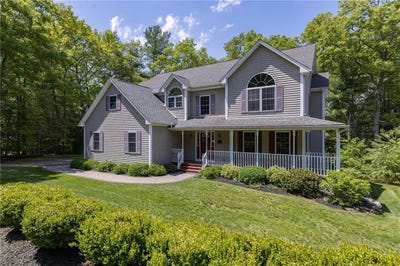 /international/us/47-wooded-grove-circle-south-kingstown-ri-110107719469/