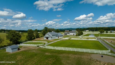 /international/us/373-county-route-42-fort-edward-ny-110107416977/