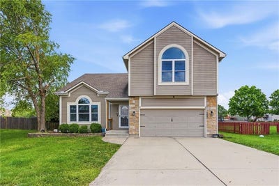 /international/us/603-mayberry-court-raymore-mo-110108502075/