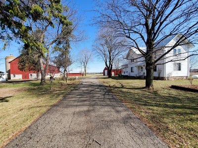 /international/us/e9542-county-road-i-clintonville-wi-110106621618/