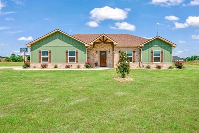 /international/us/204-private-road-33083-sumner-tx-110100428315/