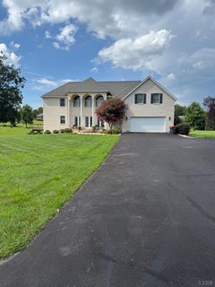 /international/us/1033-s-oak-lawn-drive-forest-va-110101137913/