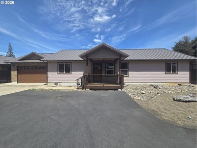 /international/us/5137-grange-rd-roseburg-or-110108410158/