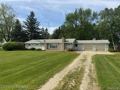 /international/us/2100-w-sanilac-road-moore-twp-mi-110107713814/