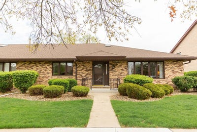 /international/us/8310-ashley-lane-tinley-park-il-110107418960/