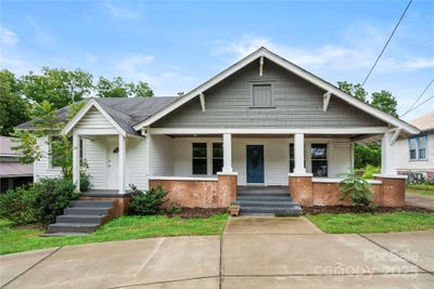 /international/us/215-w-d-street-newton-nc-110102507537/