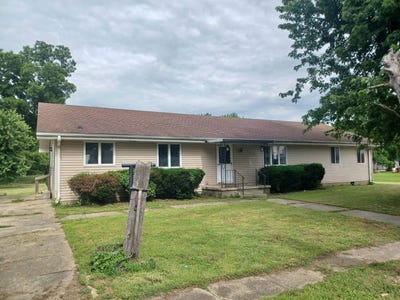 /international/us/215-n-3rd-street-johnsonville-il-110108505309/