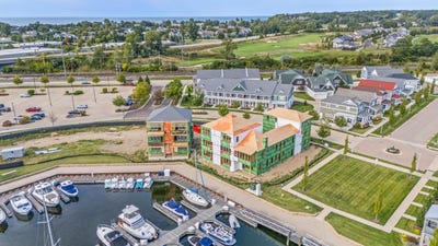 /international/us/928-sailors-way-st-joseph-mi-110102213733/