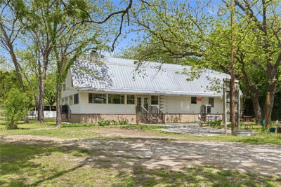 /international/us/660-w-county-road-549-mullin-tx-110107402469/