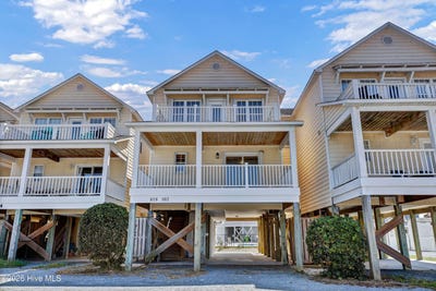 /international/us/818-n-new-river-drive-surf-city-nc-110110196503/