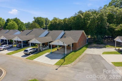 /international/us/19980-oak-leaf-circle-cornelius-nc-110108225938/