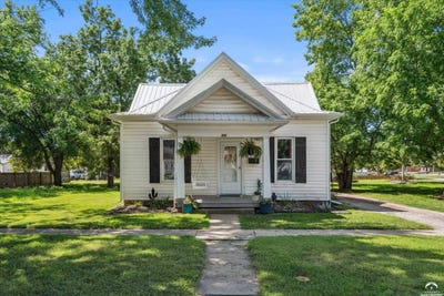 /international/us/208-e-3rd-avenue-garnett-ks-110101231446/
