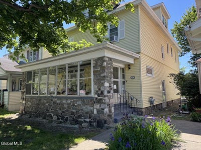 /international/us/851-central-parkway-schenectady-ny-110108492663/