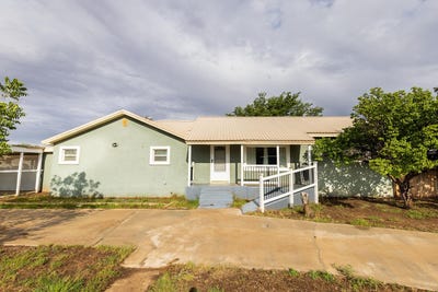/international/us/1155-s-10th-street-slaton-tx-110108582246/