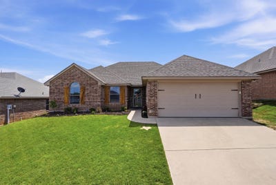 /international/us/1013-inverness-drive-weatherford-tx-110108350555/