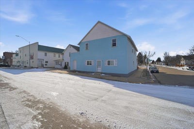 /international/us/101-s-washington-street-dunkerton-ia-110106492108/