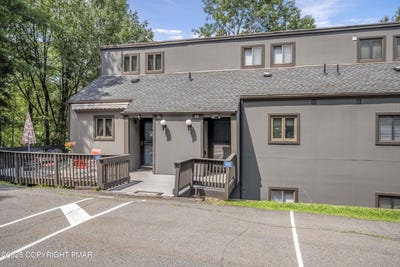/international/us/29-middle-village-way-tannersville-pa-110101114737/