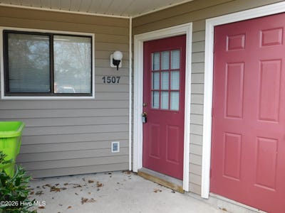 /international/us/1507-college-way-new-bern-nc-110106681437/