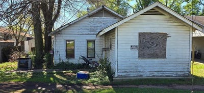 /international/us/325-e-oklahoma-avenue-vivian-la-110098042799/