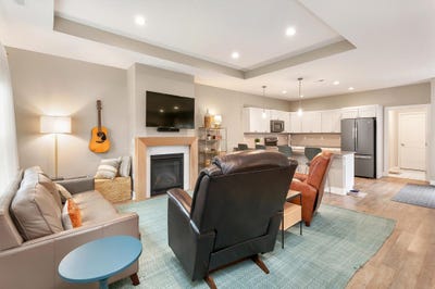 /international/us/8943-nelle-lane-west-des-moines-ia-110107335089/