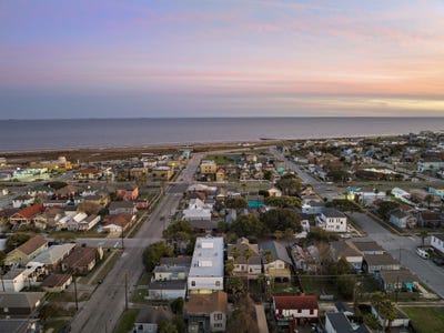/international/us/808-sealy-street-galveston-tx-110108364575/
