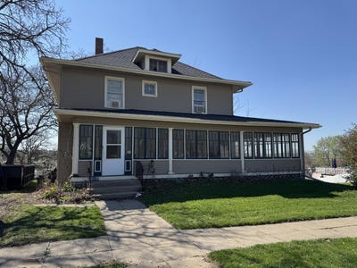/international/us/701-maple-street-atlantic-ia-110107319138/