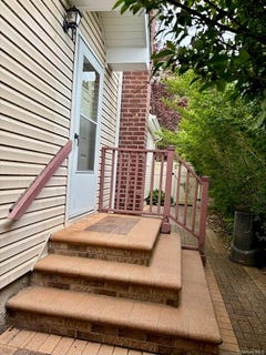 /international/us/28-rocco-drive-east-northport-ny-110107855647/