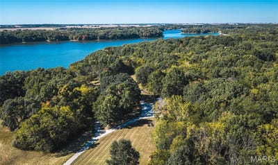 /international/us/321-lake-lane-hillsboro-il-110120482525/