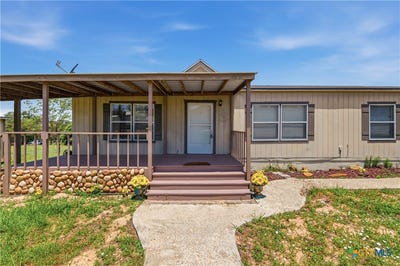 /international/us/646-old-colony-road-seguin-tx-110108227600/