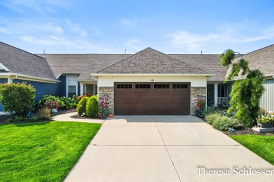 /international/us/944-bellview-meadow-drive-sw-byron-center-mi-110119649300/