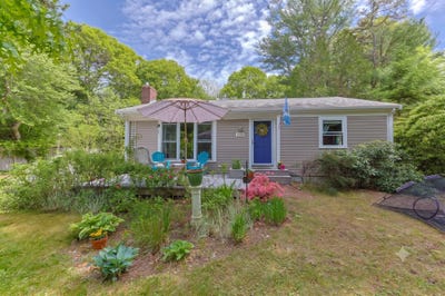 /international/us/105-taramac-road-centerville-ma-110108854934/