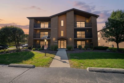 /international/us/15718-revere-court-oak-forest-il-110120462287/