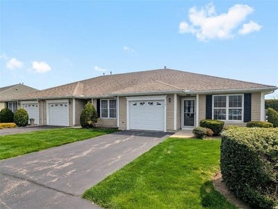 /international/us/3105-village-green-circle-coventry-ri-110107752068/