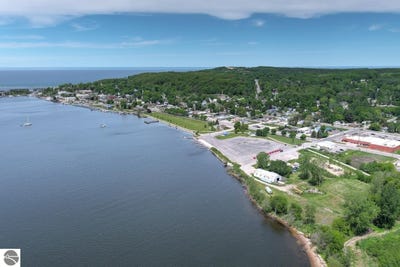 /international/us/903-main-street-frankfort-mi-110099864538/